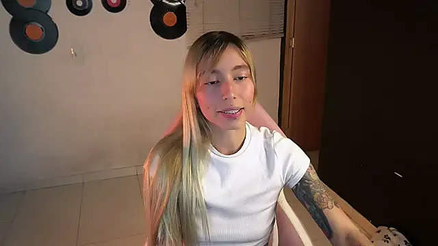 Saucy Jenn online show from May 24, 2:16 am