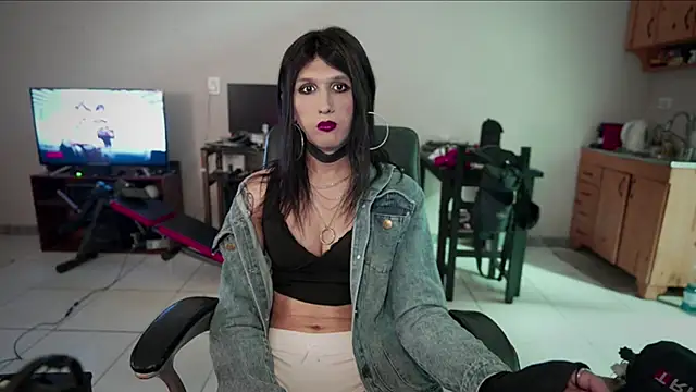 Snapshot of brenda_nataliaok chatting on January 28, 6:49 am brenda nataliaok online show from January 28, 6:49 am