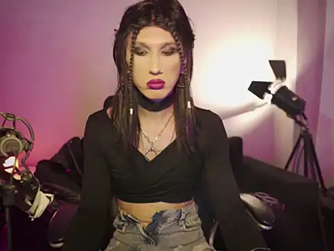 Snapshot of brenda_nataliaok chatting on December 3, 1:35 am brenda nataliaok online show from December 3, 1:35 am