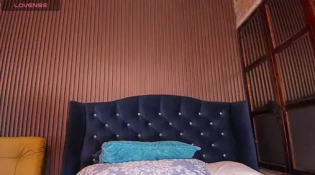 JuliaDawson  online show from February 10, 5:03 am