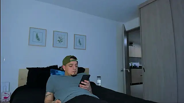 alejandro calderon1 online show from December 14, 1:22 am