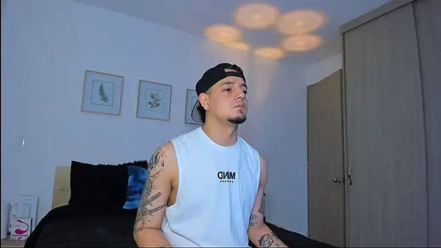 alejandro calderon1 online show from December 15, 1:54 am