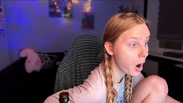 Chanel Gill online show from December 17, 6:36 pm