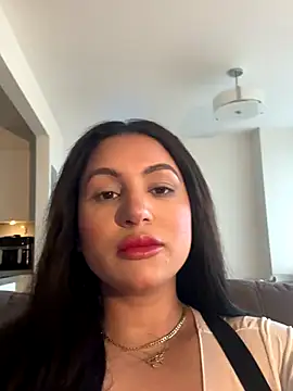 MeghanXO online show from October 31, 1:45 pm