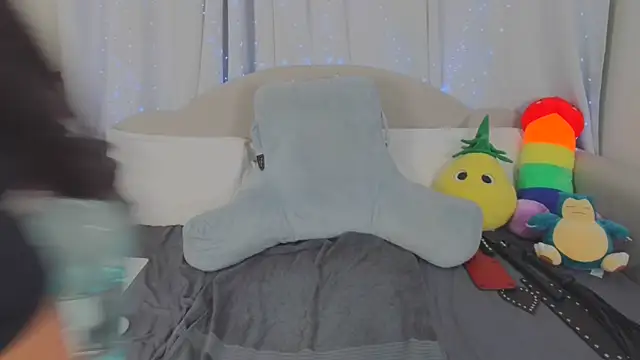 MeghanXO online show from April 24, 2:47 am