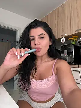 Snapshot of Scarlett-Dream chatting on July 2, 6:08 am Scarlett-Dream online show from July 2, 6:08 am