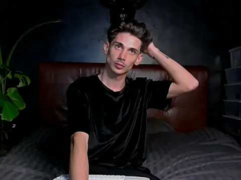 Snapshot of DanielCrush1 chatting on October 3, 6:38 pm DanielCrush1 online show from October 3, 6:38 pm