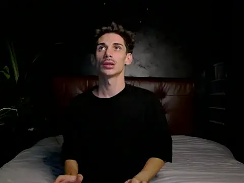 Snapshot of DanielCrush1 chatting on October 18, 7:03 pm DanielCrush1 online show from October 18, 7:03 pm