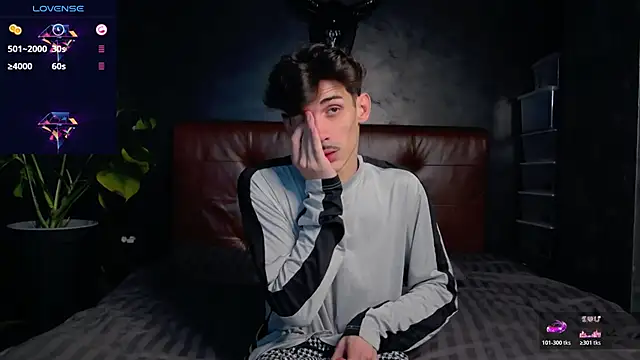 Snapshot of DanielCrush1 chatting on November 9, 10:13 am DanielCrush1 online show from November 9, 10:13 am