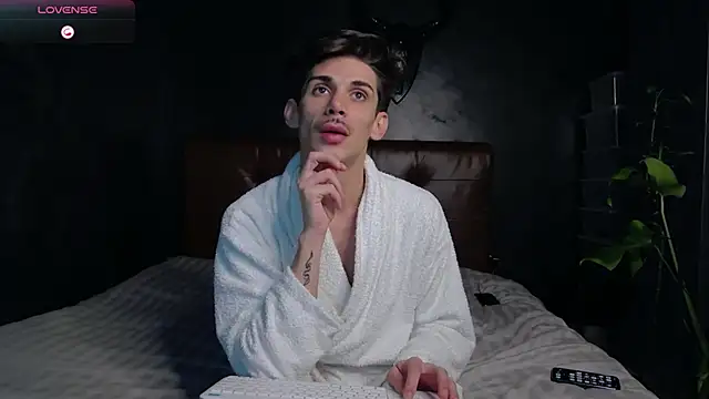 Snapshot of DanielCrush1 chatting on November 19, 5:13 pm DanielCrush1 online show from November 19, 5:13 pm