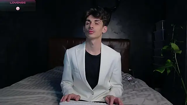 Snapshot of DanielCrush1 chatting on November 20, 5:12 pm DanielCrush1 online show from November 20, 5:12 pm