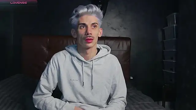 Snapshot of DanielCrush1 chatting on January 17, 3:44 am DanielCrush1 online show from January 17, 3:44 am