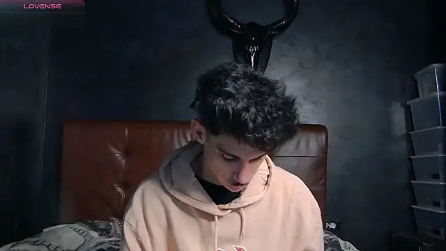 Snapshot of DanielCrush1 chatting on February 7, 7:45 am DanielCrush1 online show from February 7, 7:45 am