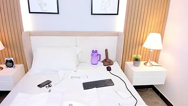 Snapshot of bounce_katty chatting on March 4, 8:15 pm bounce katty online show from March 4, 8:15 pm