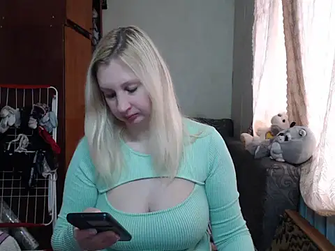 Snapshot of BustyBlond chatting on January 6, 8:57 am BustyBlond online show from January 6, 8:57 am