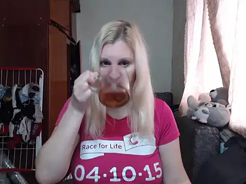 Snapshot of BustyBlond chatting on January 11, 9:47 am BustyBlond online show from January 11, 9:47 am