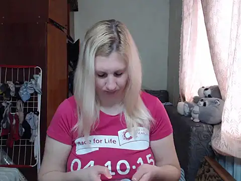 Snapshot of BustyBlond chatting on January 13, 8:58 am BustyBlond online show from January 13, 8:58 am