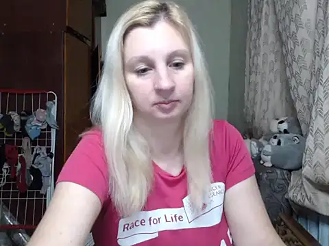 Snapshot of BustyBlond chatting on January 13, 3:04 pm BustyBlond online show from January 13, 3:04 pm