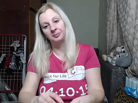 Snapshot of BustyBlond chatting on January 19, 4:25 pm BustyBlond online show from January 19, 4:25 pm