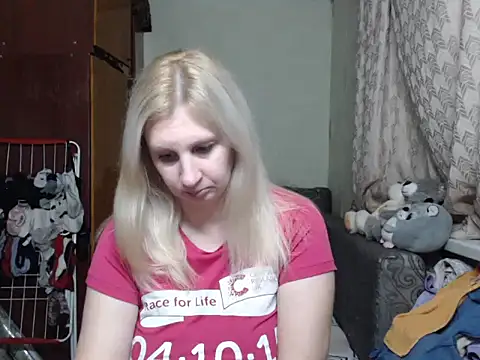 Snapshot of BustyBlond chatting on January 23, 3:32 pm BustyBlond online show from January 23, 3:32 pm