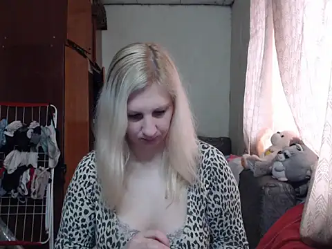 Snapshot of BustyBlond chatting on January 27, 10:06 am BustyBlond online show from January 27, 10:06 am