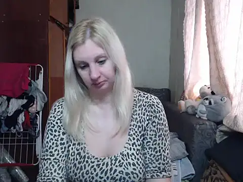 Snapshot of BustyBlond chatting on January 29, 12:13 pm BustyBlond online show from January 29, 12:13 pm