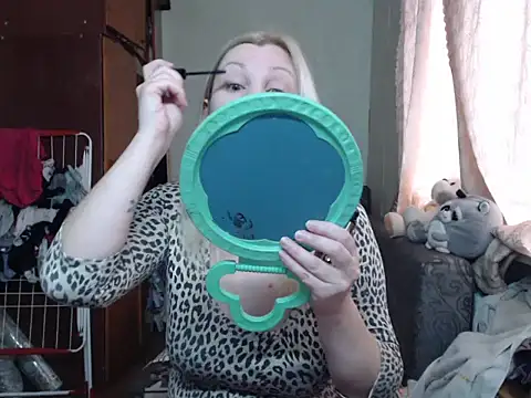 Snapshot of BustyBlond chatting on January 30, 5:52 am BustyBlond online show from January 30, 5:52 am