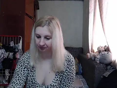 Snapshot of BustyBlond chatting on January 31, 9:05 am BustyBlond online show from January 31, 9:05 am