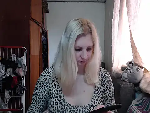 Snapshot of BustyBlond chatting on February 1, 10:15 am BustyBlond online show from February 1, 10:15 am