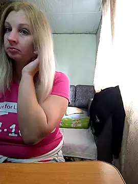 Snapshot of BustyBlond chatting on October 12, 10:03 am BustyBlond online show from October 12, 10:03 am