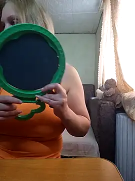 Snapshot of BustyBlond chatting on November 9, 7:50 am BustyBlond online show from November 9, 7:50 am