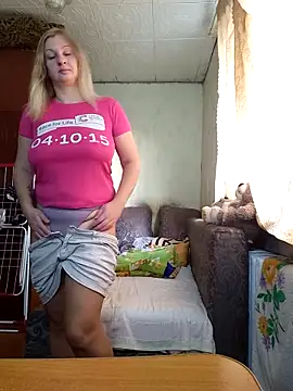 Snapshot of BustyBlond chatting on November 15, 6:22 am BustyBlond online show from November 15, 6:22 am