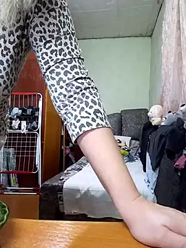 Snapshot of BustyBlond chatting on December 2, 5:24 am BustyBlond online show from December 2, 5:24 am