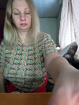 Snapshot of BustyBlond chatting on January 15, 5:56 am BustyBlond online show from January 15, 5:56 am