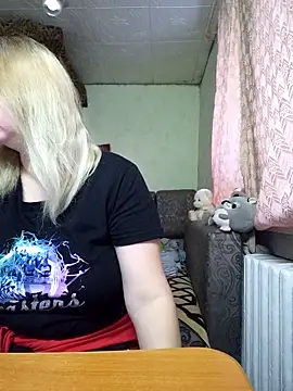 Snapshot of BustyBlond chatting on February 1, 5:06 am BustyBlond online show from February 1, 5:06 am