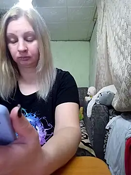 Snapshot of BustyBlond chatting on February 8, 4:54 pm BustyBlond online show from February 8, 4:54 pm