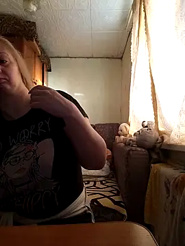 Snapshot of BustyBlond chatting on February 11, 5:45 am BustyBlond online show from February 11, 5:45 am