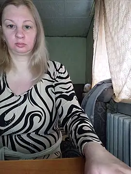 Snapshot of BustyBlond chatting on February 14, 5:59 am BustyBlond online show from February 14, 5:59 am