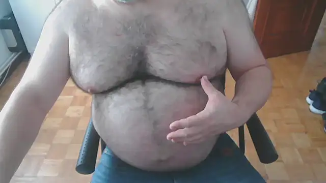 Snapshot of mikeyhotbear chatting on October 21, 12:39 pm mikeyhotbear online show from October 21, 12:39 pm