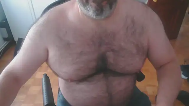 Snapshot of mikeyhotbear chatting on October 29, 4:53 pm mikeyhotbear online show from October 29, 4:53 pm