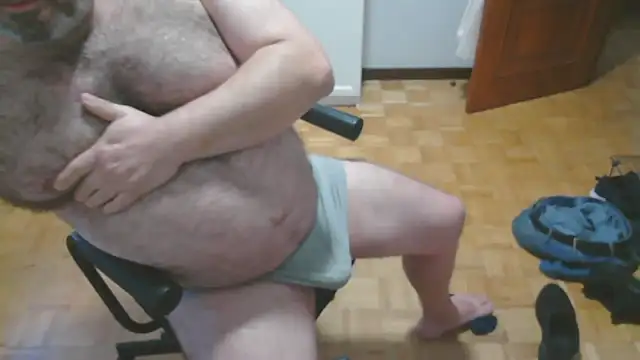 Snapshot of mikeyhotbear chatting on October 30, 8:16 am mikeyhotbear online show from October 30, 8:16 am