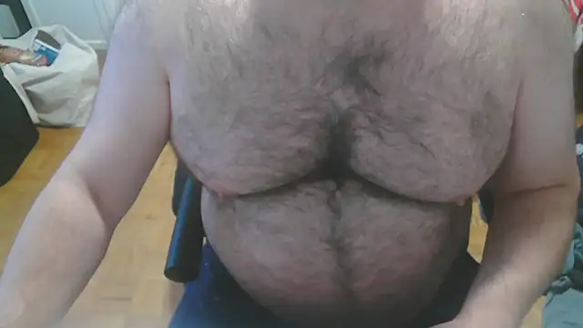 Snapshot of mikeyhotbear chatting on January 13, 5:18 pm mikeyhotbear online show from January 13, 5:18 pm