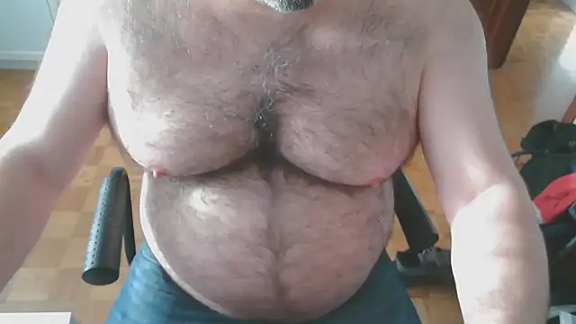 Snapshot of mikeyhotbear chatting on February 25, 5:00 pm mikeyhotbear online show from February 25, 5:00 pm