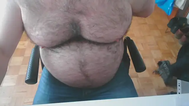 Snapshot of mikeyhotbear chatting on March 2, 4:47 pm mikeyhotbear online show from March 2, 4:47 pm