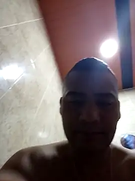 Snapshot of EISONREINA11 chatting on October 27, 4:05 am EISONREINA11 online show from October 27, 4:05 am