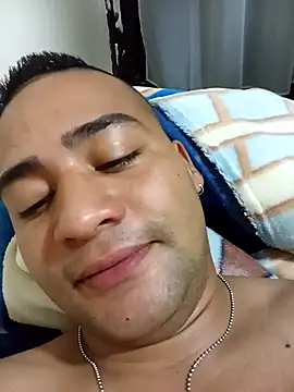 Snapshot of EISONREINA11 chatting on October 28, 11:18 pm EISONREINA11 online show from October 28, 11:18 pm