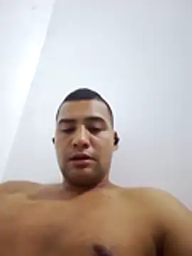 Snapshot of EISONREINA11 chatting on January 12, 5:01 am EISONREINA11 online show from January 12, 5:01 am