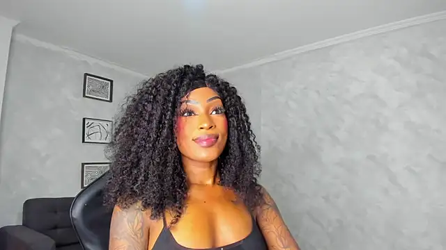 Snapshot of Emattaylor chatting on February 25, 12:59 pm Emattaylor online show from February 25, 12:59 pm