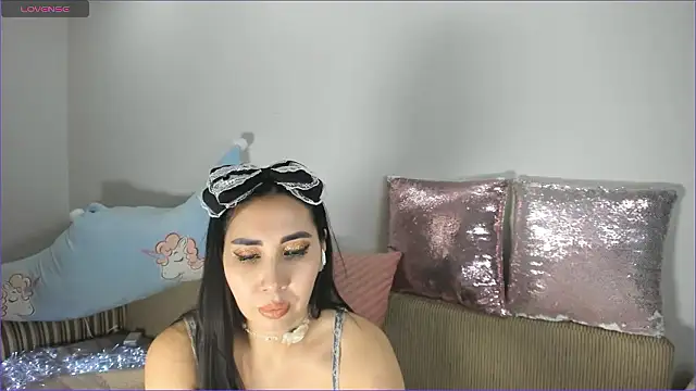 mia choo online show from December 6, 7:12 pm