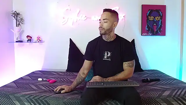 Snapshot of SophieFoxx17 chatting on March 27, 12:49 pm SophieFoxx17 online show from March 27, 12:49 pm